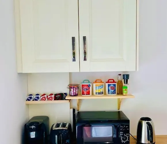 Hillview * Barrysbrook