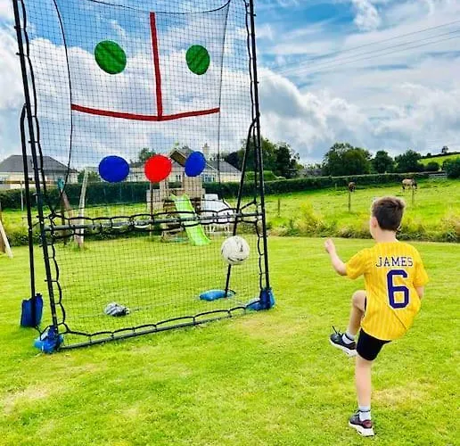 Hillview * Barrysbrook